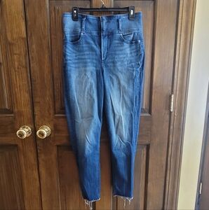 Express Sz 8R Super Hogh Rise Women's Cropped Blue Jeans